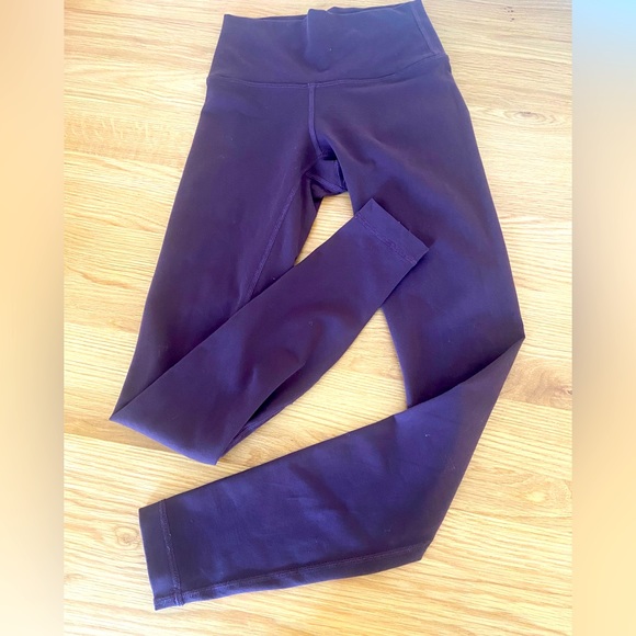Lululemon Wunder Under 28” leggings in deep plum color, size 4 - Picture 1 of 3